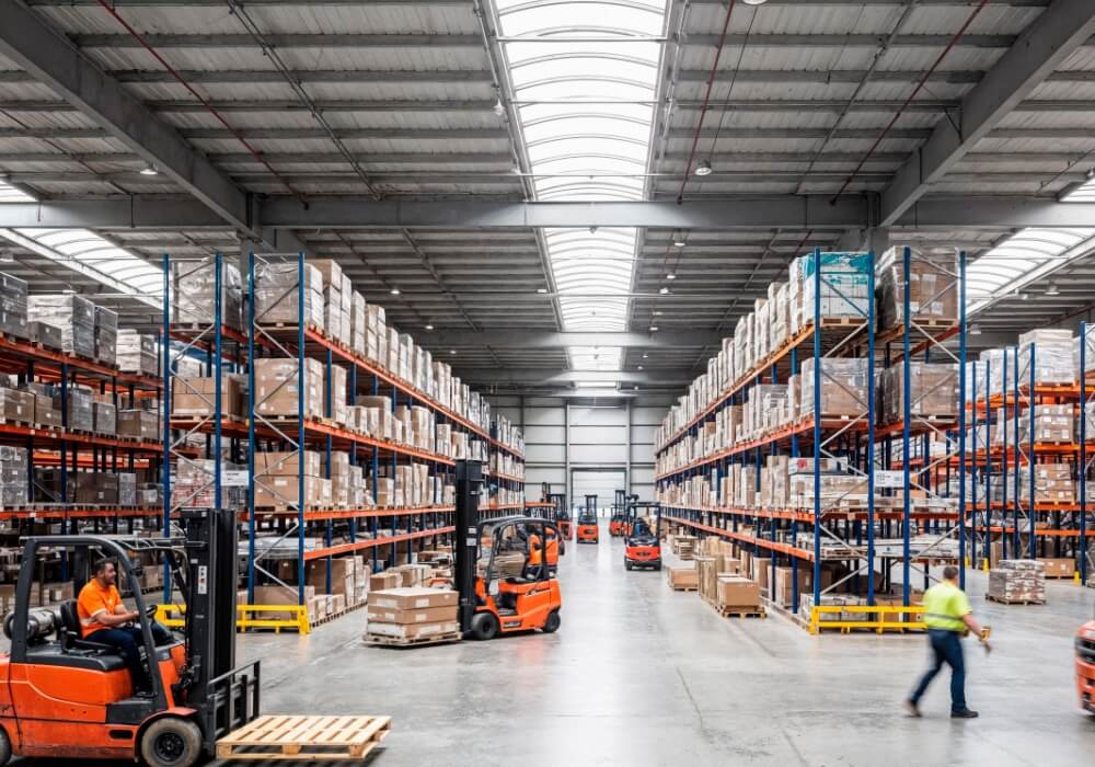 Laveuse de sol pour entrepôt logistique