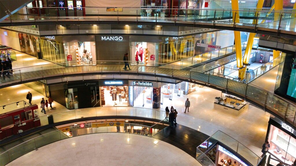 Shopping center ride on floor scrubber for high traffic floors