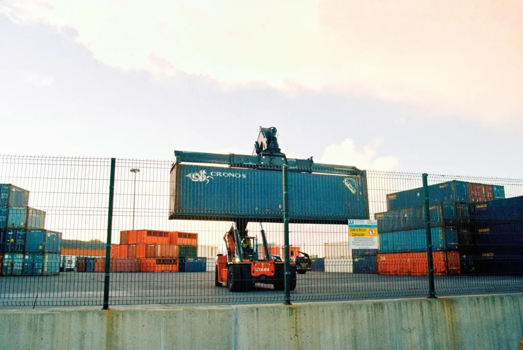 Ride-on floor sweeper for logistics parks and outdoor facility roads