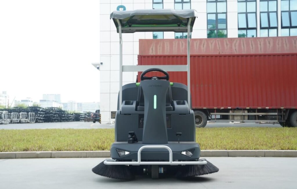 LT-S1350S Ride on Sweeper Detail-3