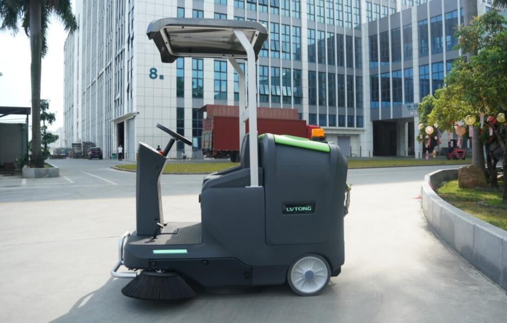 LT-S1350S Ride on Sweeper Detail-1