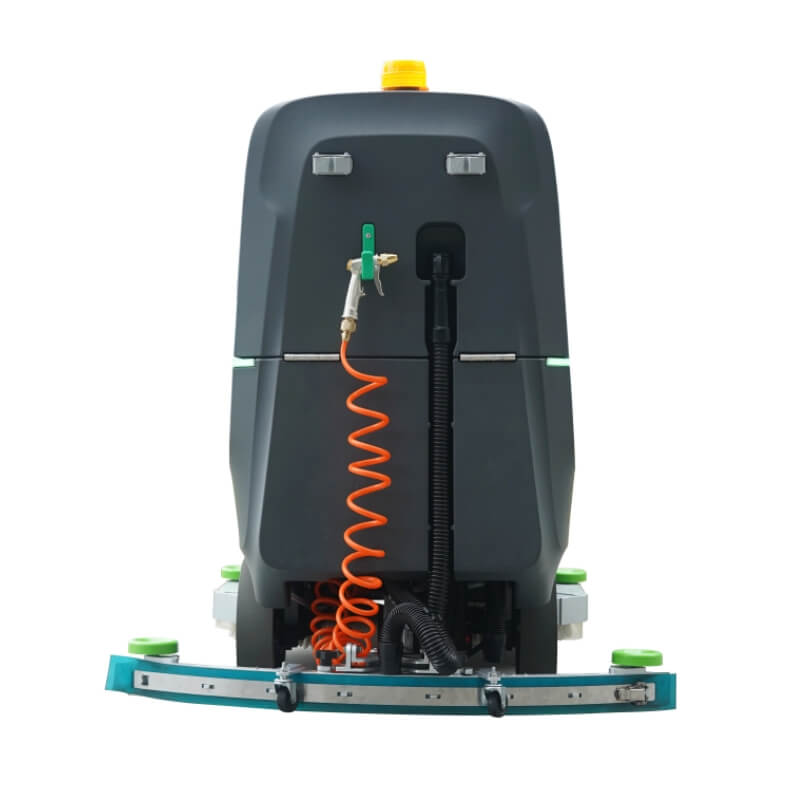 Fregadora de suelos industrial con operador a bordo