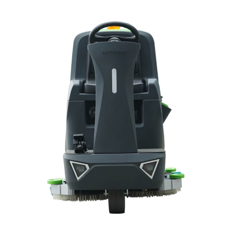 fregadora de suelos con conductor a bordo